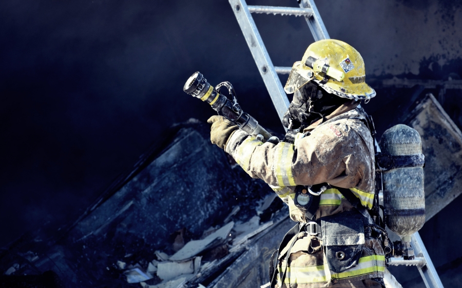 Más de 9 millones de pesos aportaron clientes de Aguas Décima a Bomberos en junio